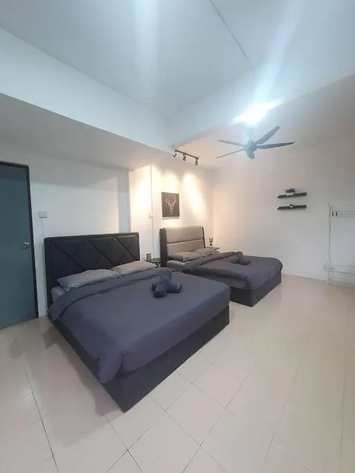 3 Storey Bangalow Near Spice Arena & Queensbay Mall Bayan Lepas Apartament